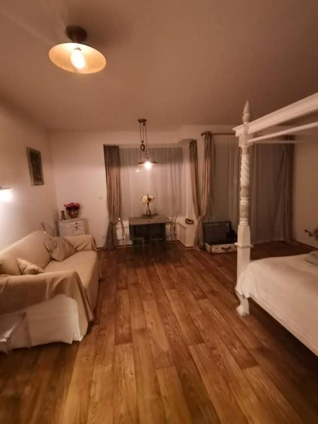 Poetic Apartment Микулов Екстериор снимка