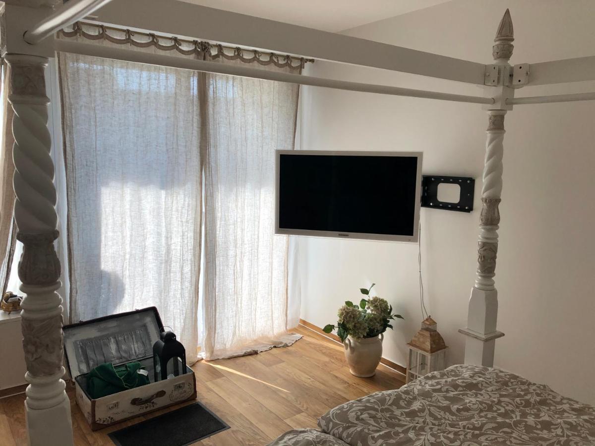 Poetic Apartment Микулов Екстериор снимка